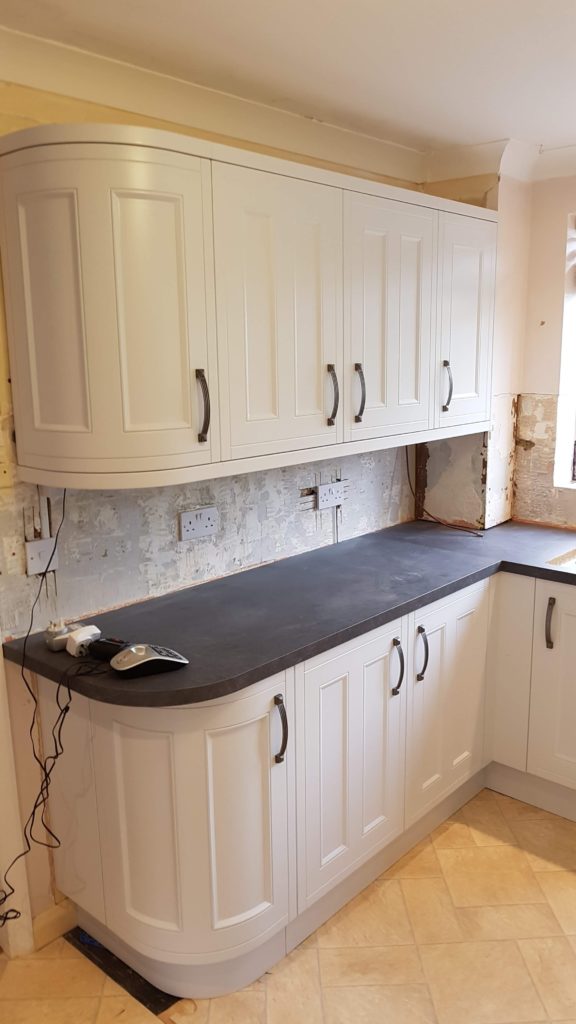 Curved white shaker wall & base kitchen units