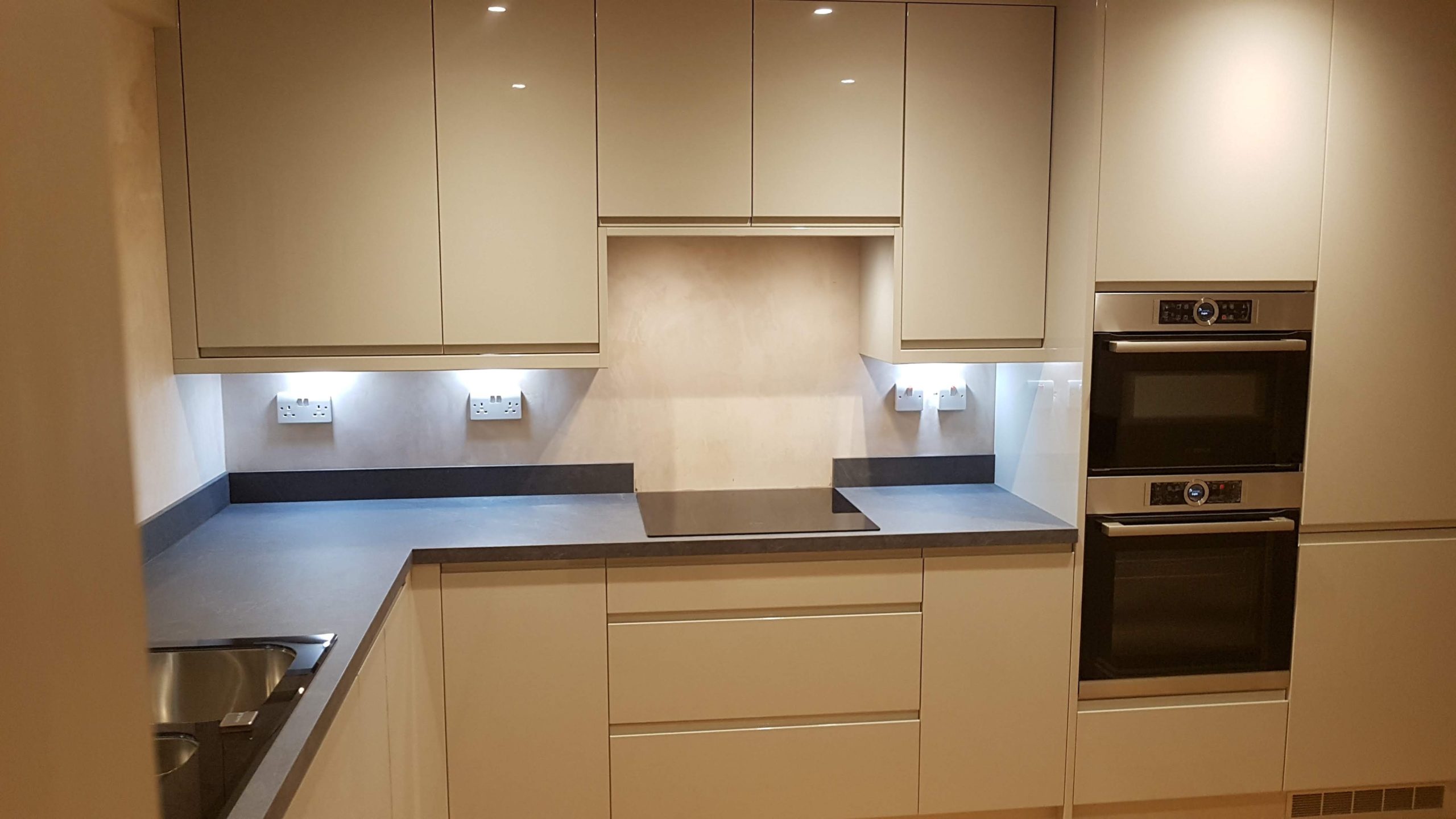 White kitchen with underlighting