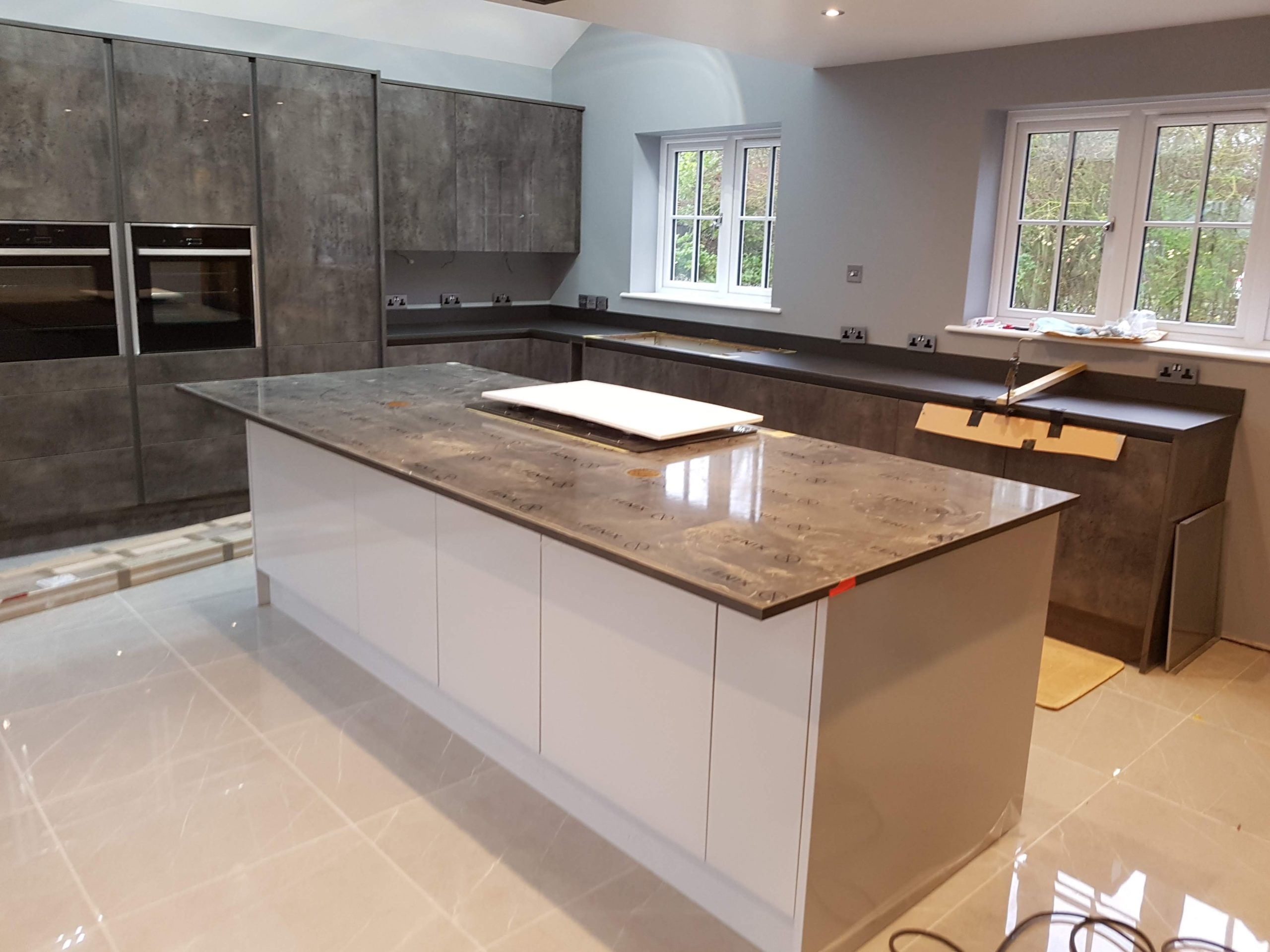 Kitchen island with grey concrete effect worktop